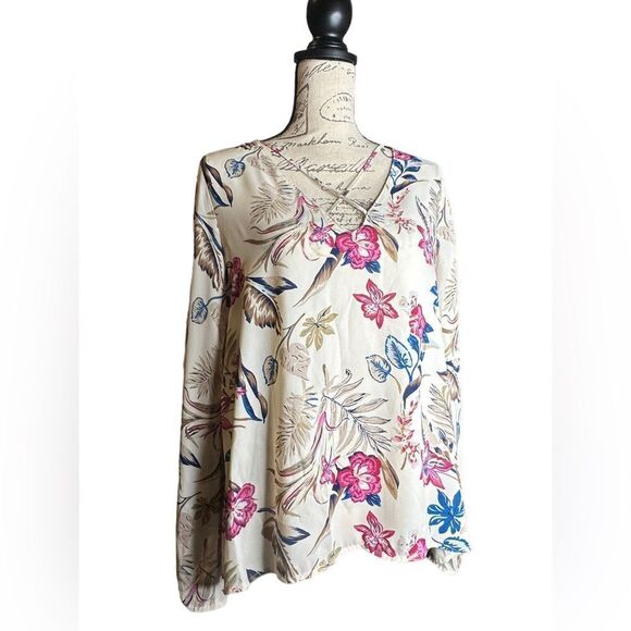 Lush Tops - Lush size M floral long sleeves blouse.  Crisscross design in the front EUC